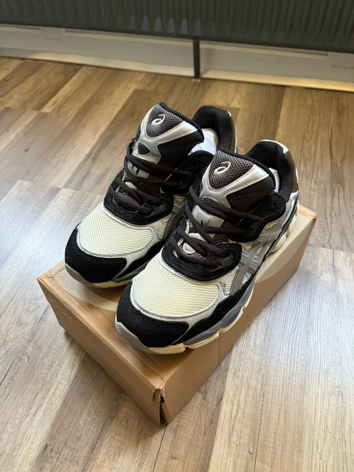 Asics gel nyc ivory grey, Kleding | Heren, Schoenen, Overige kleuren, Nieuw, Ophalen of Verzenden, Sneakers of Gympen