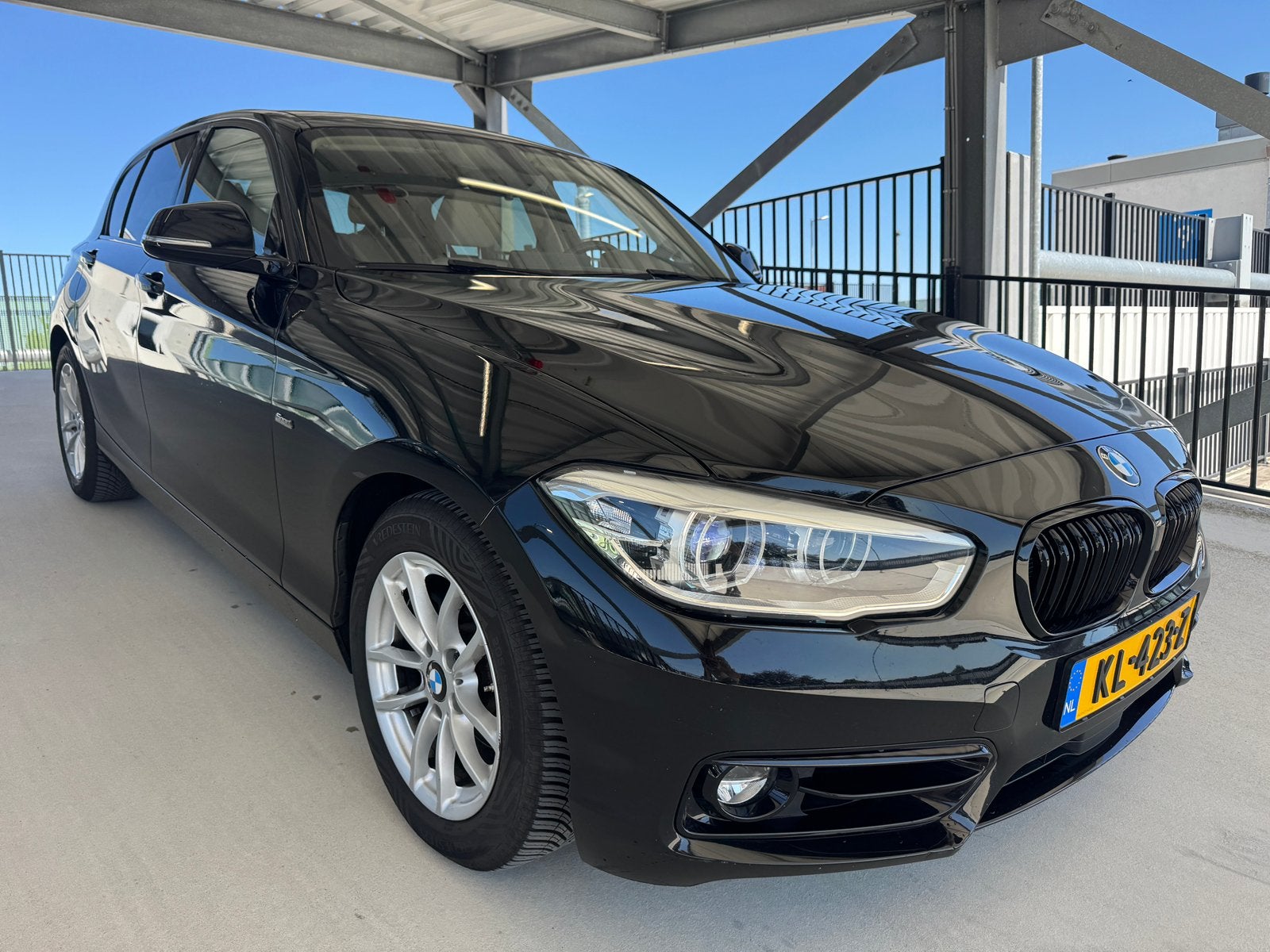 BMW 118i Sport | Leder | Sportstoelen | Automaat | Gr Navi!, 1295 kg, Zwart, Origineel Nederlands, Bedrijf