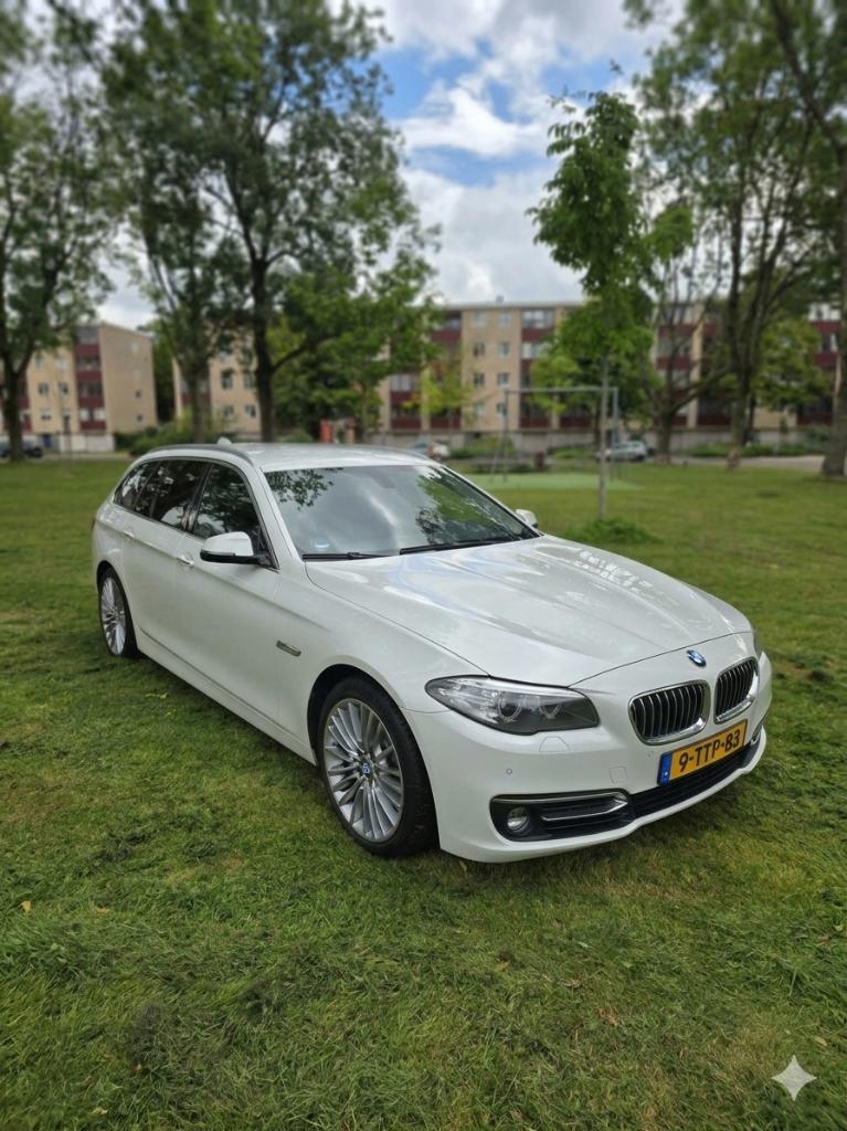 BMW 5-Serie 520I ✅️nieuw distributieketting✅️extra's zie oms, Auto's, BMW, 4 cilinders, 2000 kg, Wit, Stationwagon