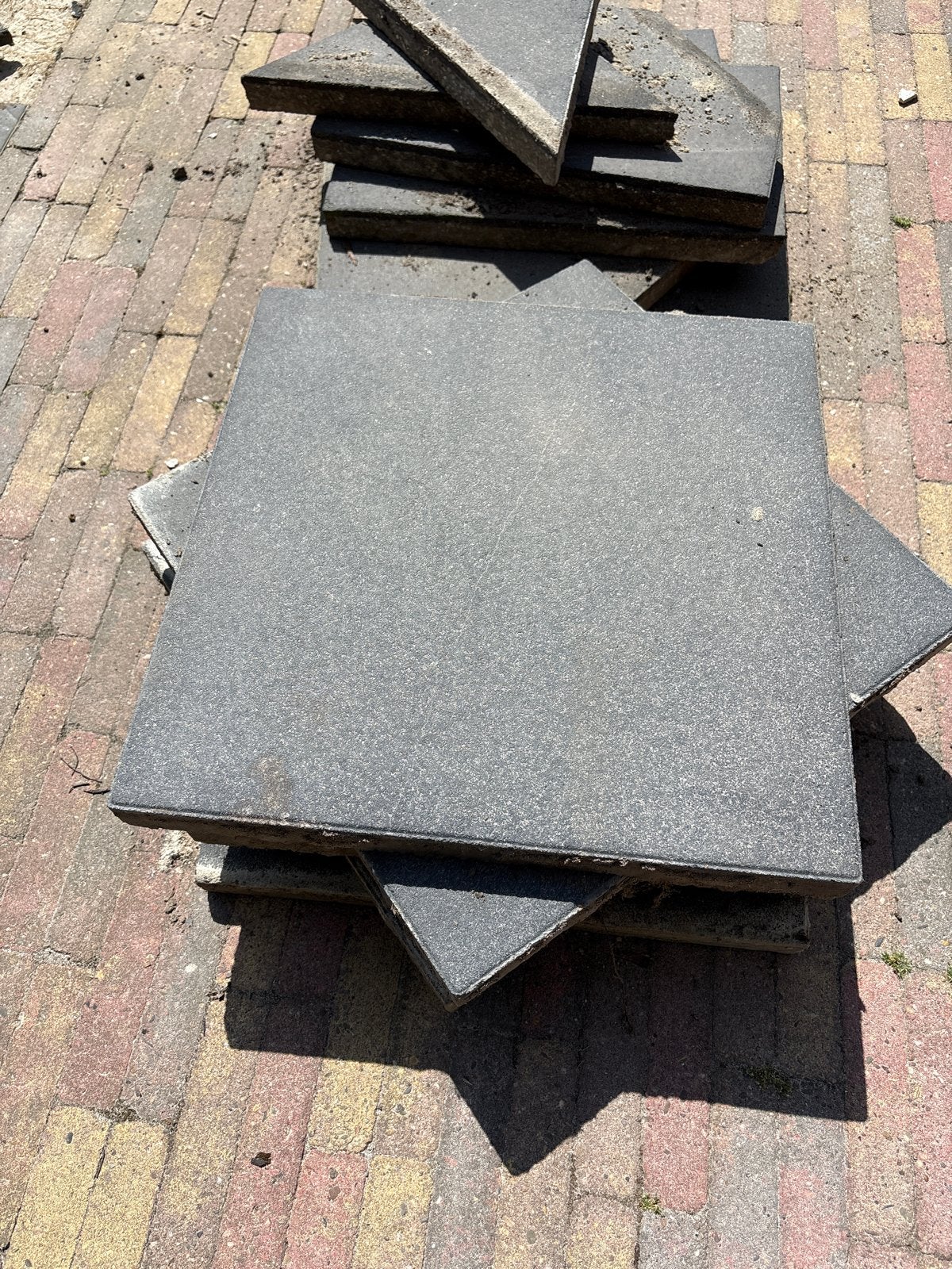 Gebruikte terrastegels - grijs beton- 15 m2 - zelf uithalen, Tuin en Terras, Ophalen, Gebruikt, 5 tot 10 m², Beton
