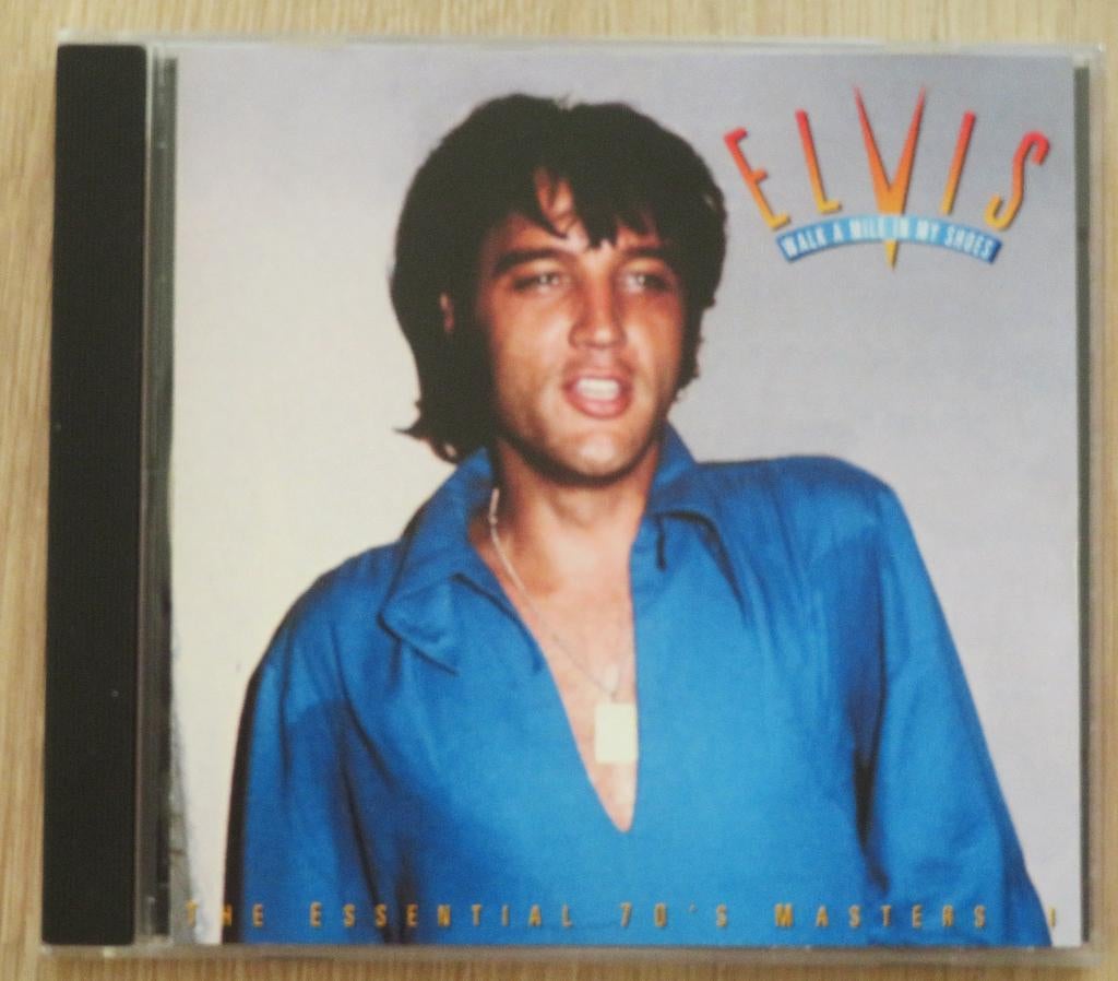 CD Elvis Presley: Walk a Mile in my Shoes ( The Essential ), Ophalen of Verzenden, Zo goed als nieuw