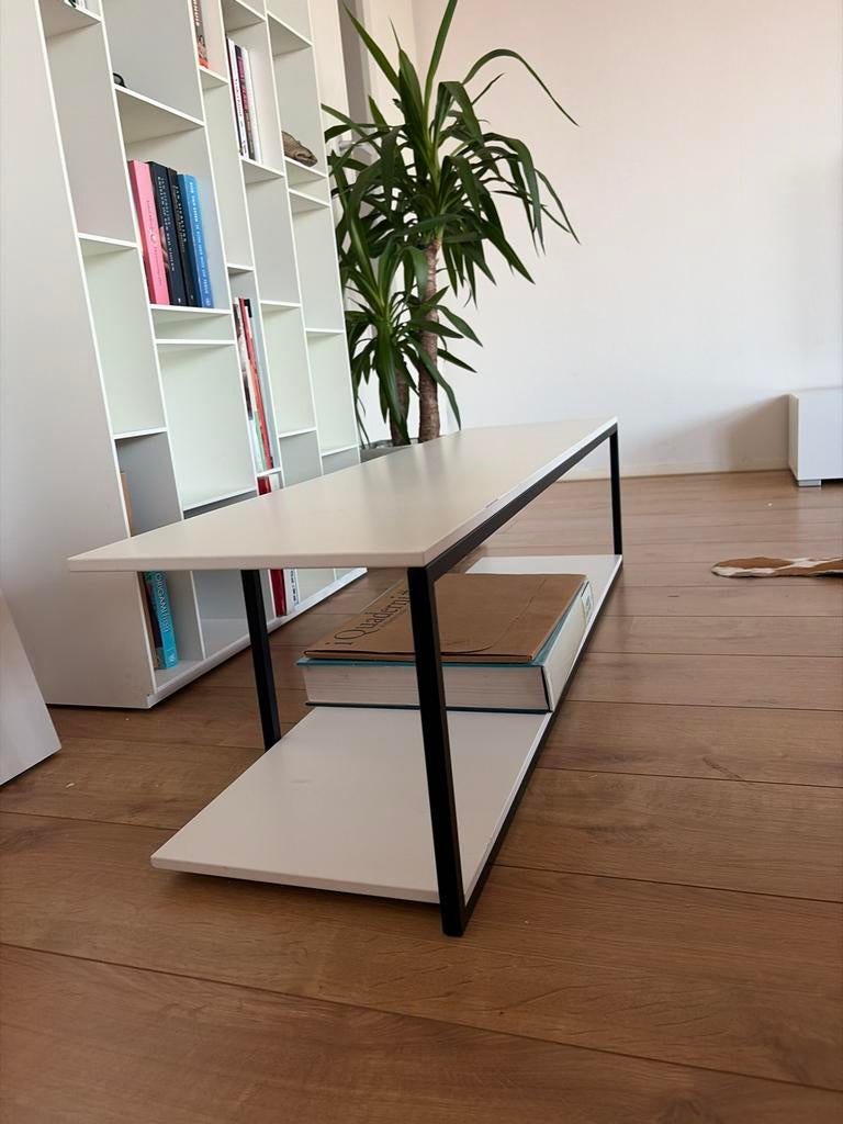 Minimalistisch design (tv) meubel, boekenplank, Ophalen of Verzenden, Zo goed als nieuw, 25 tot 50 cm, Rechthoekig