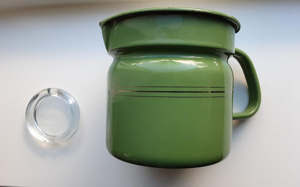 Emaille melkkoker met goud-bies. En anti overkookglaasje, Ophalen of Verzenden