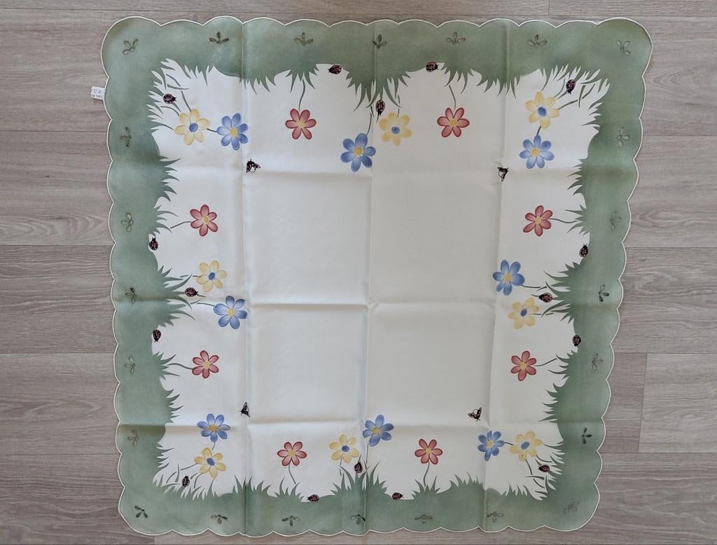2 stuks tafelkleed groen crème met applicaties  80x80cm, Ophalen of Verzenden, Zo goed als nieuw, Vierkant, Binnen