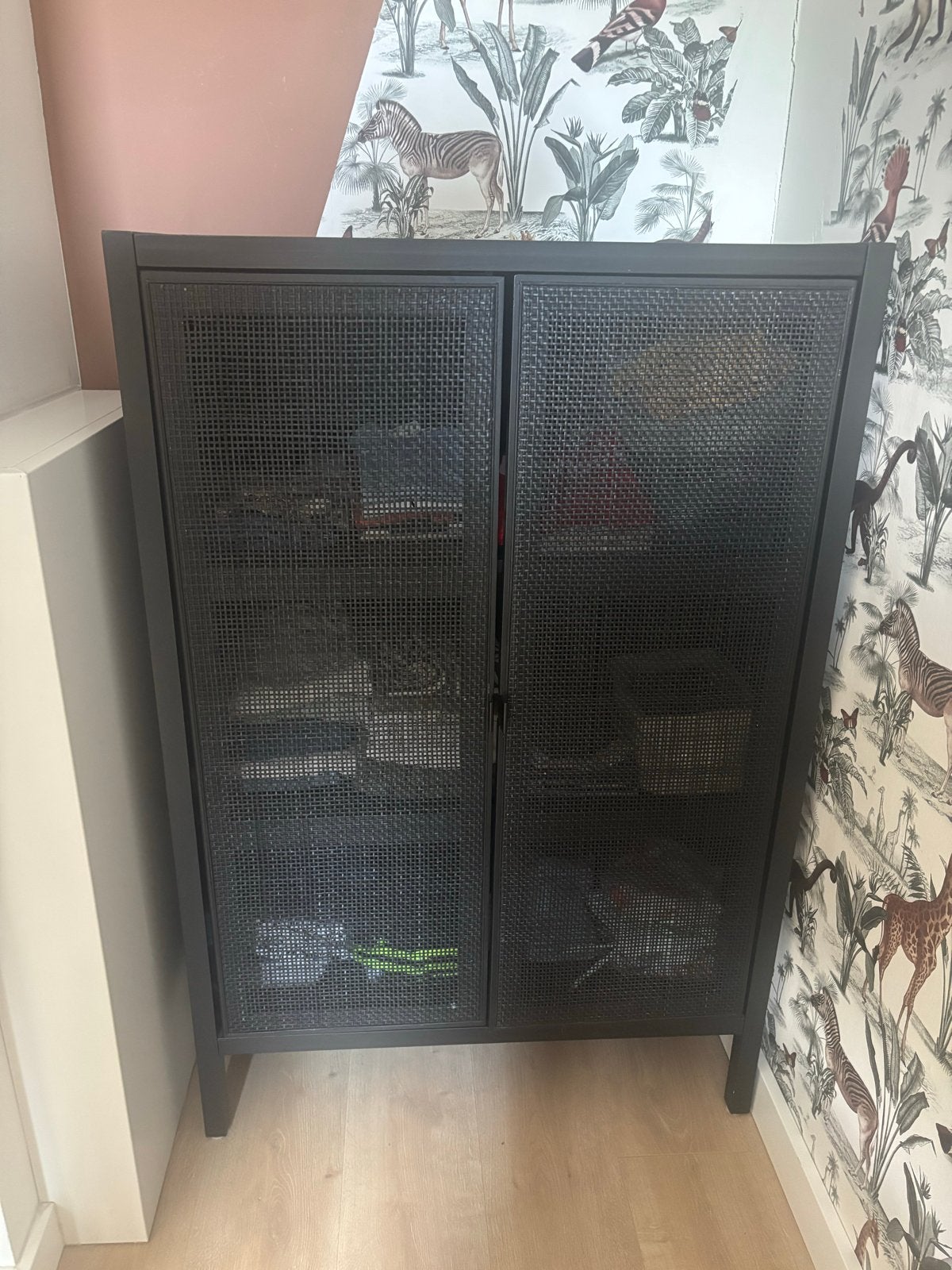 Zwarte wandkast met planken en rieten deurtjes (80x40x120), Ophalen, Gebruikt