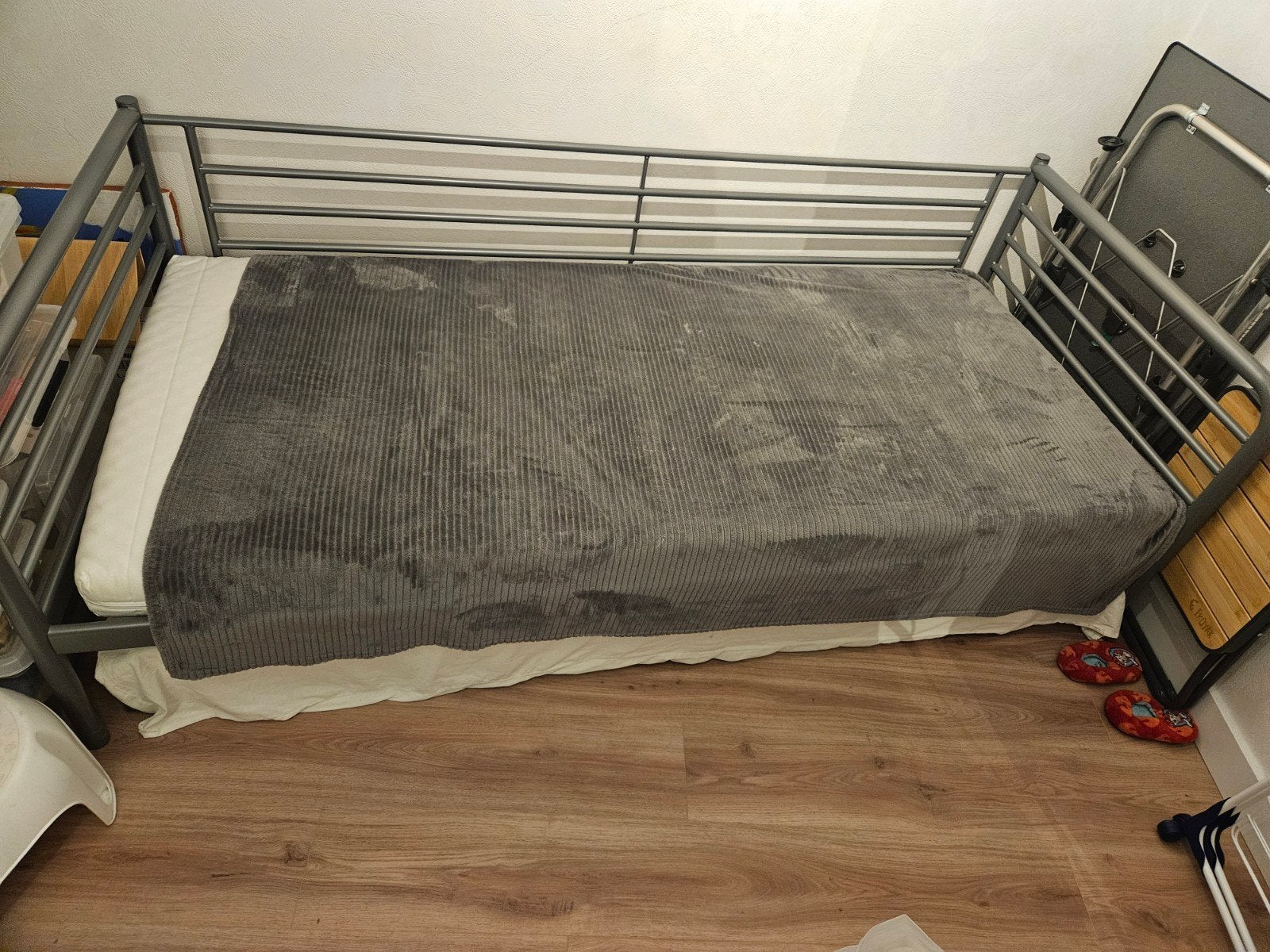 IKEA Hemnes bedbank met uitschuifbaar bed en matras, Huis en Inrichting, Slaapkamer | Bedden, Ophalen, 90 cm, 200 cm, Metaal