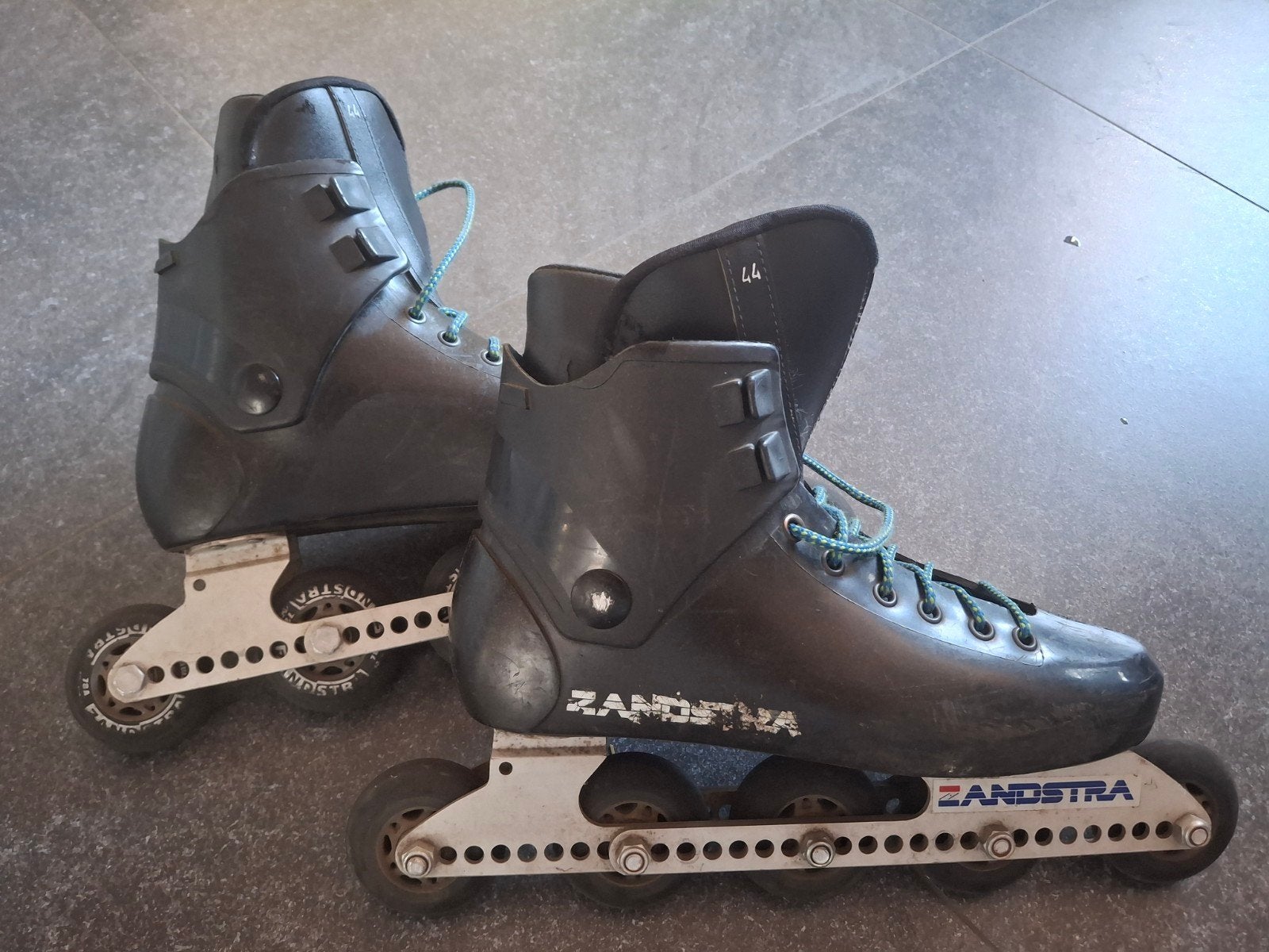 Zandstra skeelers mt 44 en 39, Sport en Fitness, Skeelers, Ophalen, Gebruikt