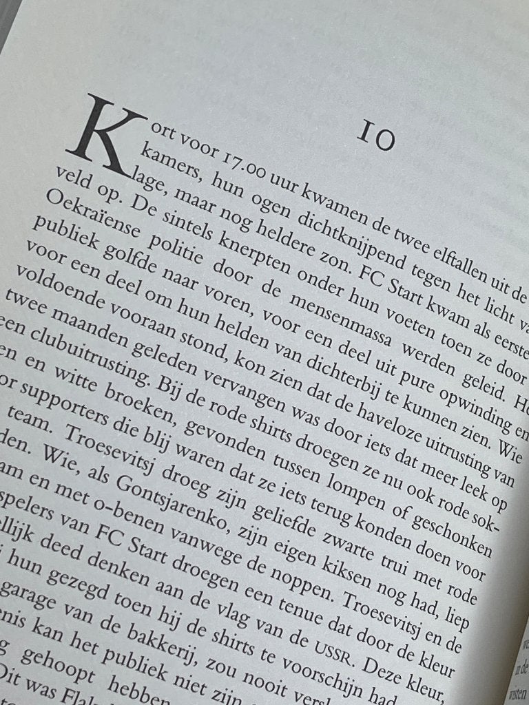 Dynamo Kiev - sterven voor de eer van het vaderland Voetbal, Ophalen of Verzenden, Zo goed als nieuw, Buitenlandse clubs, Boek of Tijdschrift