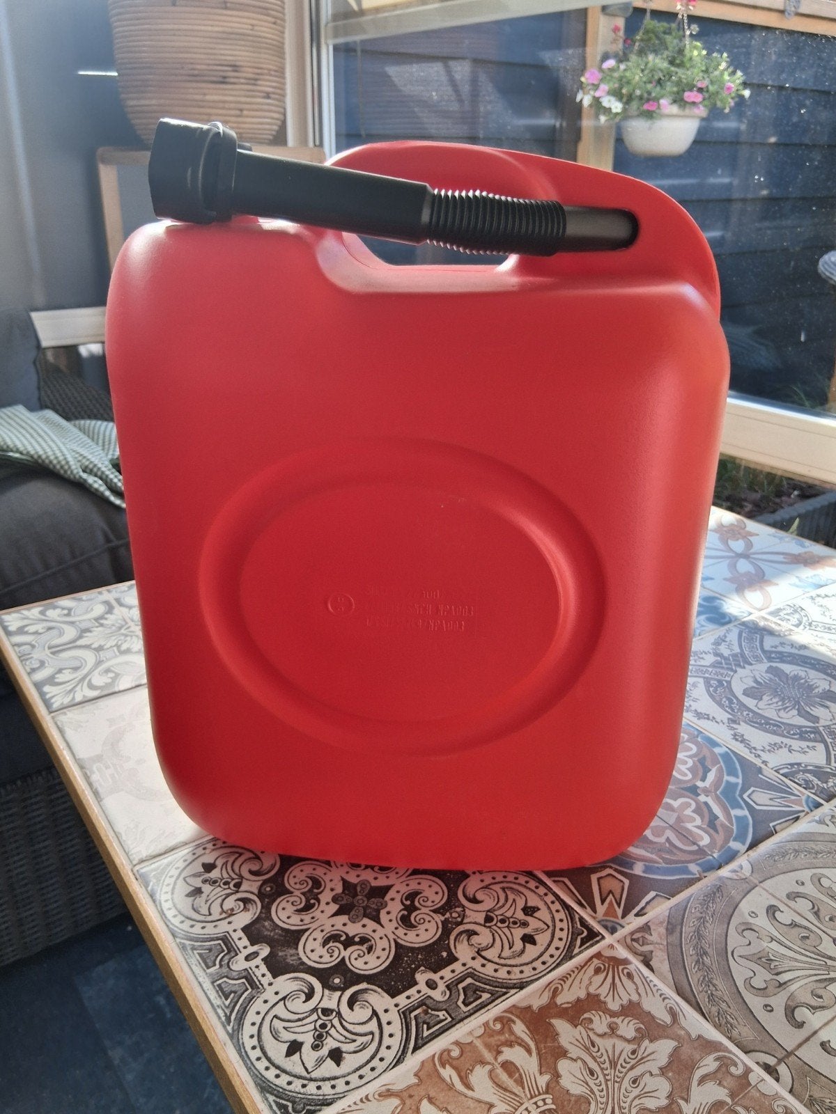 Nieuwe jerrycan, Ophalen, Nieuw