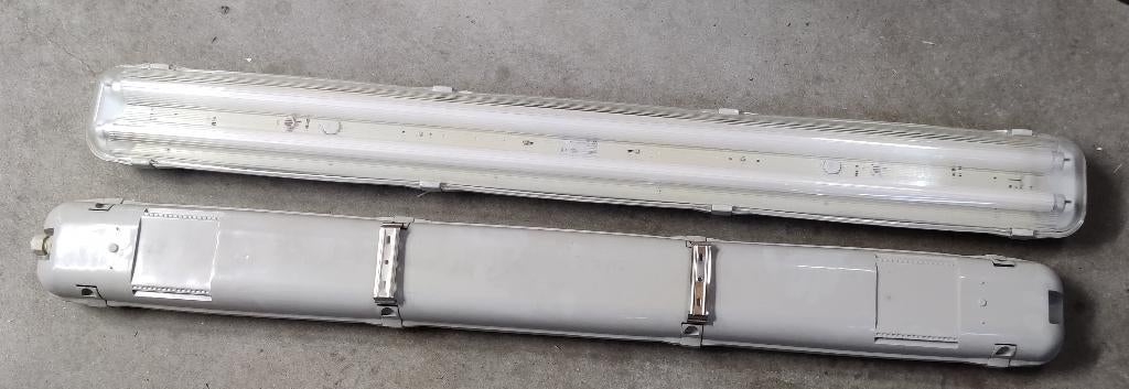 TL Armaturen Spatwaterdicht 125 cm In totaal 2 stuks 10,-ps, Ophalen, Zo goed als nieuw, Minder dan 50 watt, Armatuur