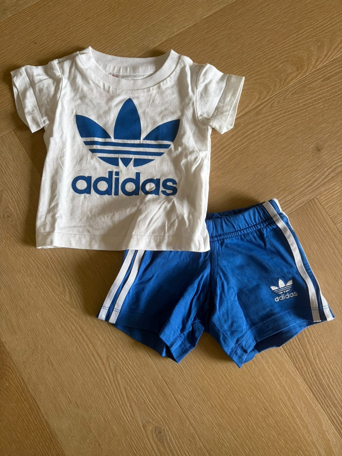 Adidas zomersetje maat 62, Kinderen en Baby's, Ophalen, Zo goed als nieuw, Jongetje of Meisje