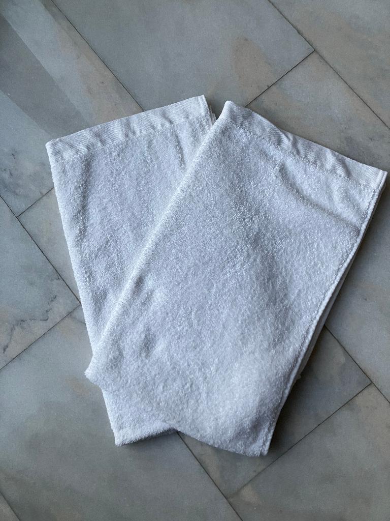 2 Witte Handdoeken, Ophalen of Verzenden, Gebruikt, Wit, Handdoek