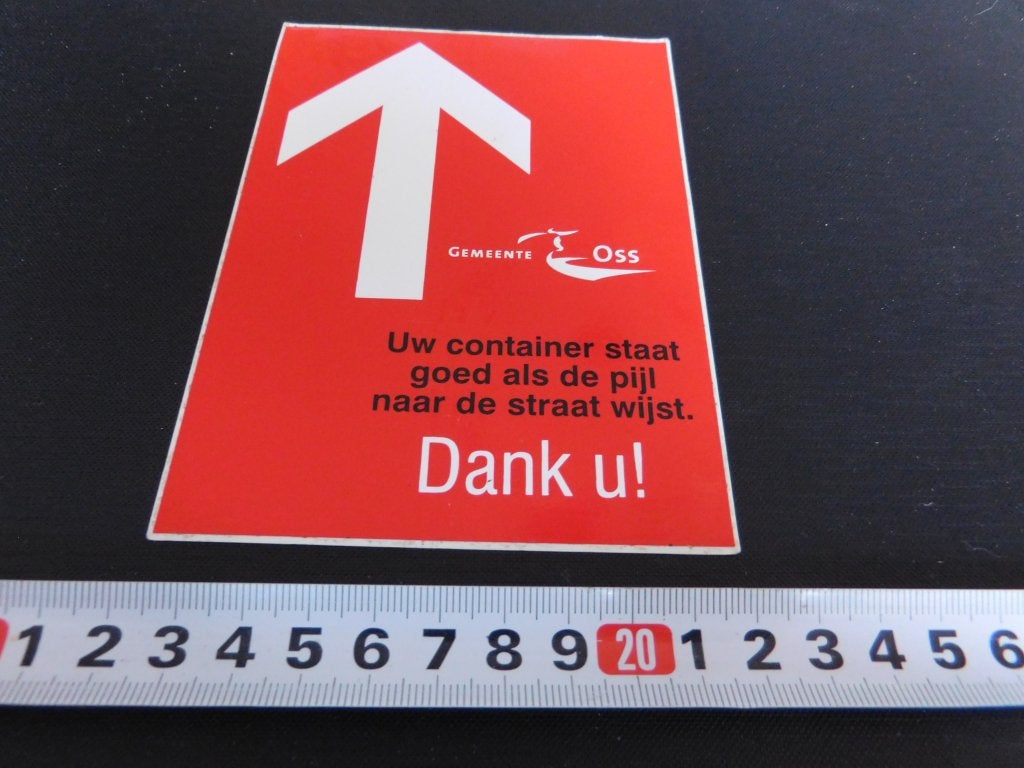 sticker Gemeente Oss Uw container staat goed als de pijl, Ophalen, Zo goed als nieuw