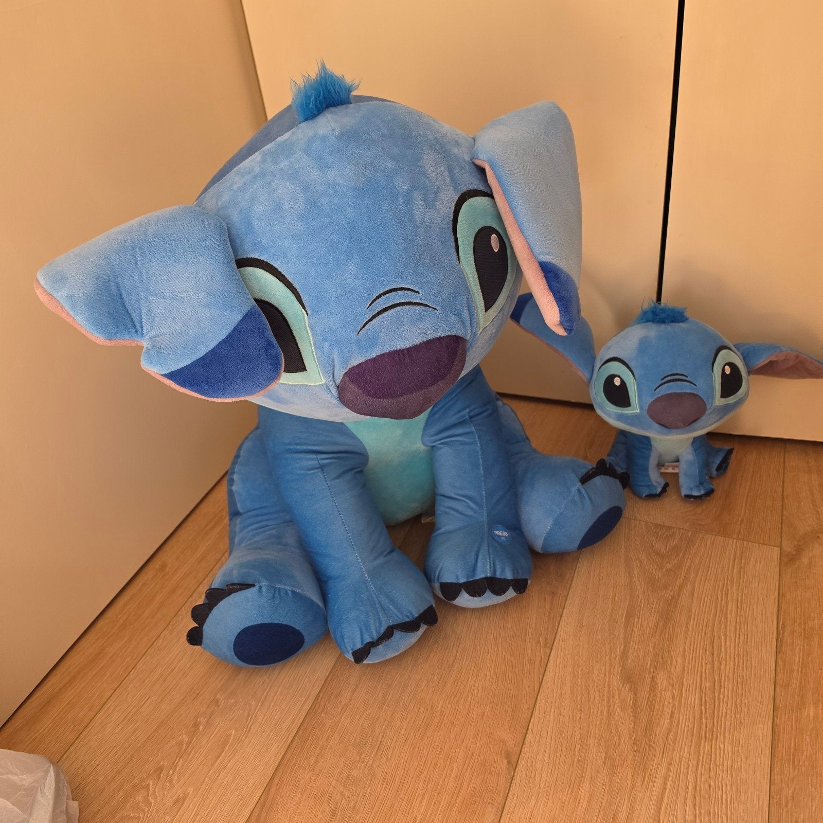 2 knuffels van Stitch. Beide met muziek, Overige typen, Blauw, Ophalen of Verzenden, Zo goed als nieuw