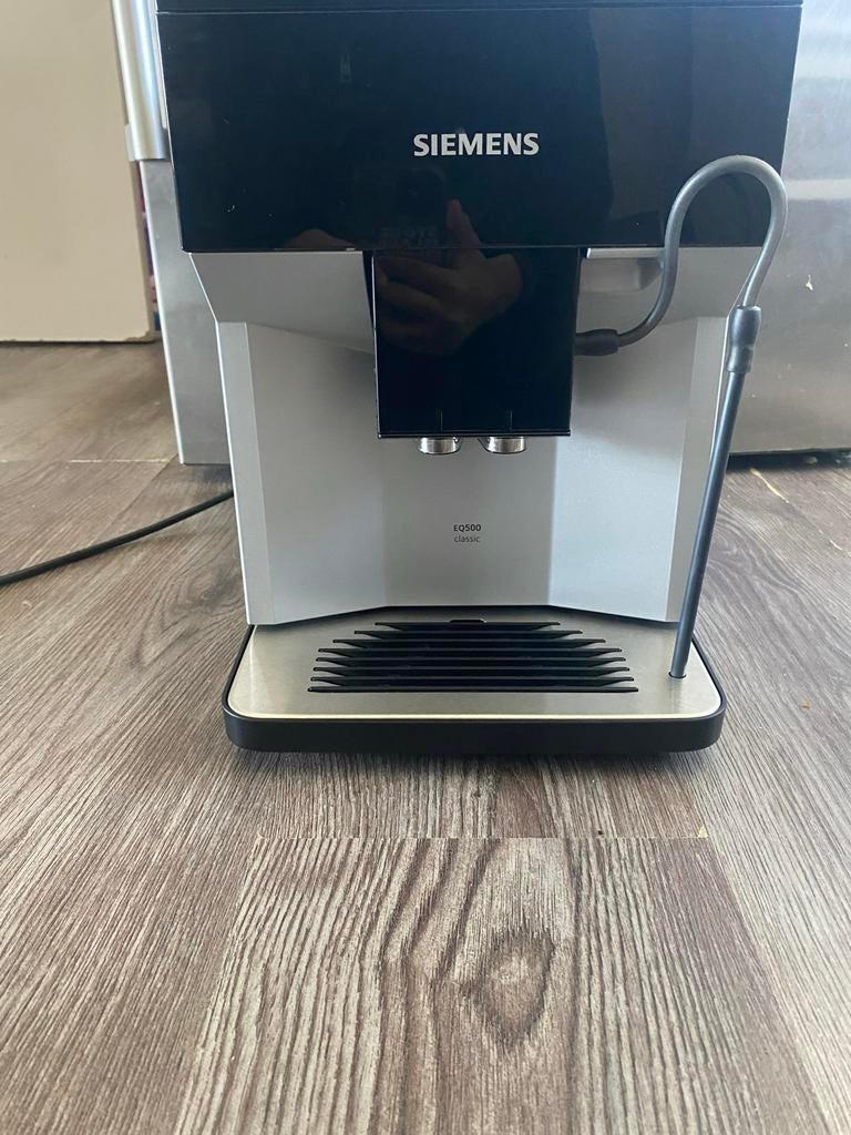 Siemens EQ.500 volautomatische espressomachine, Witgoed en Apparatuur, Koffiezetapparaten, Ophalen, Zo goed als nieuw, Espresso apparaat