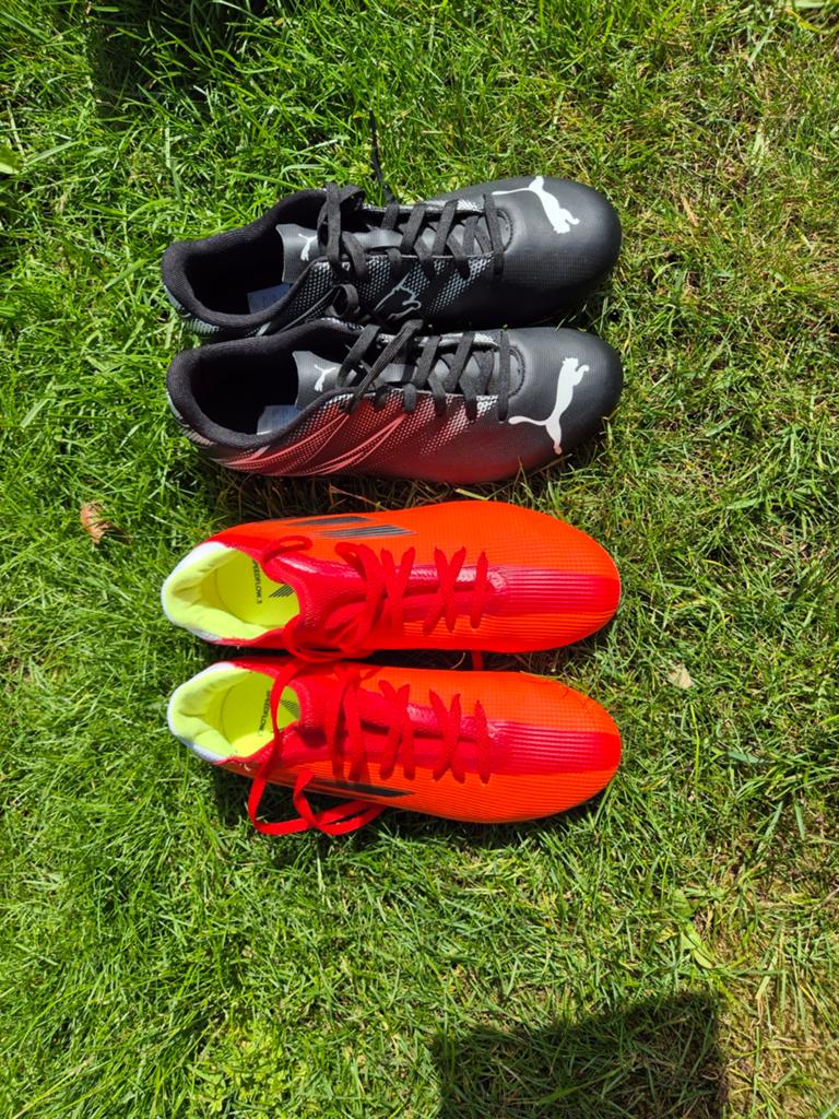 Voetbalschoenen: Puma 40 en gebruikt Nike, Maat XS of kleiner, Ophalen of Verzenden, Nieuw, Schoenen
