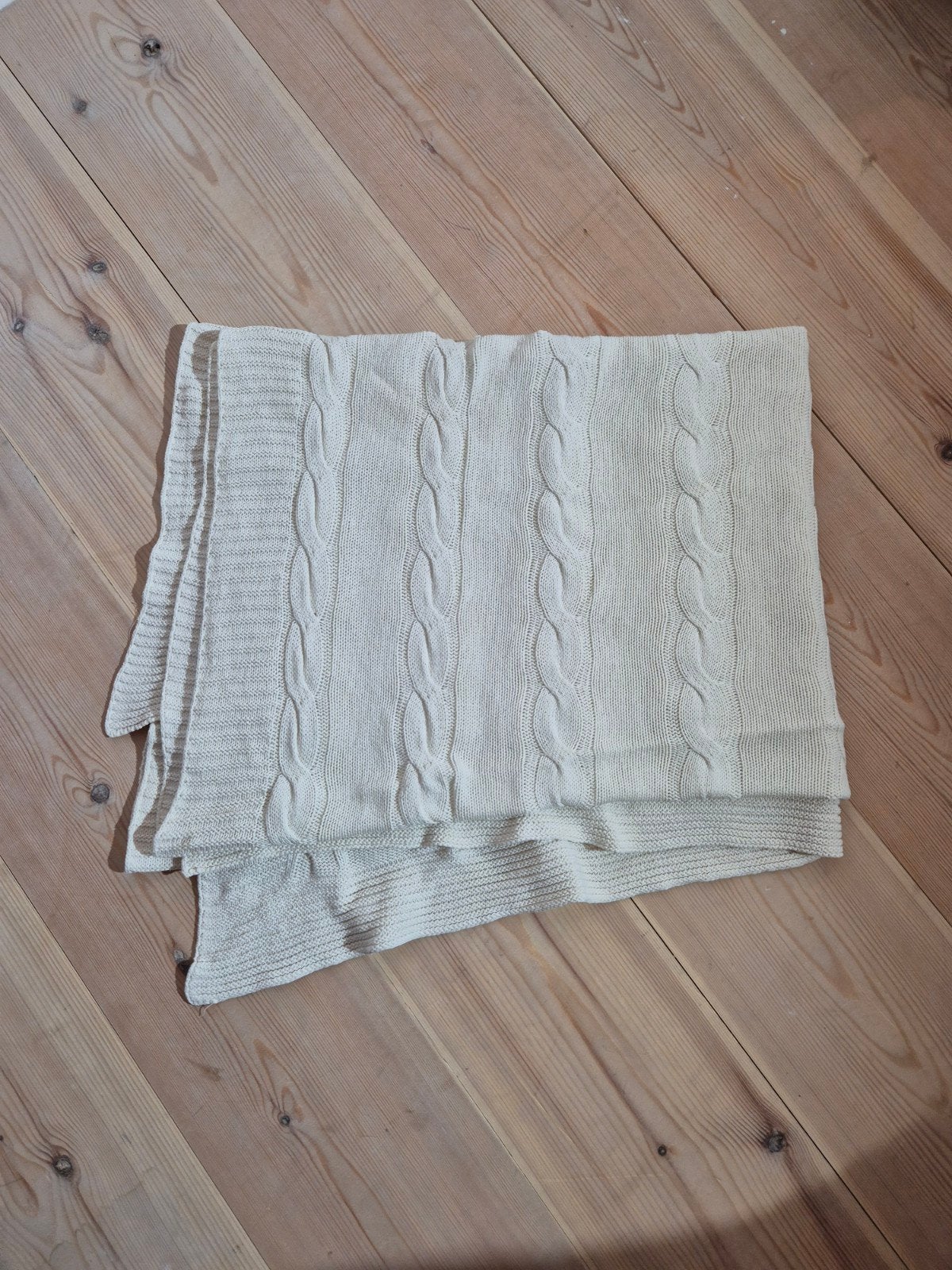 Gebreid plaid / grand faullard
Ongeveer 2 meter bij 1,5 mete, Huis en Inrichting, Woonaccessoires | Plaids en Woondekens, Ophalen of Verzenden