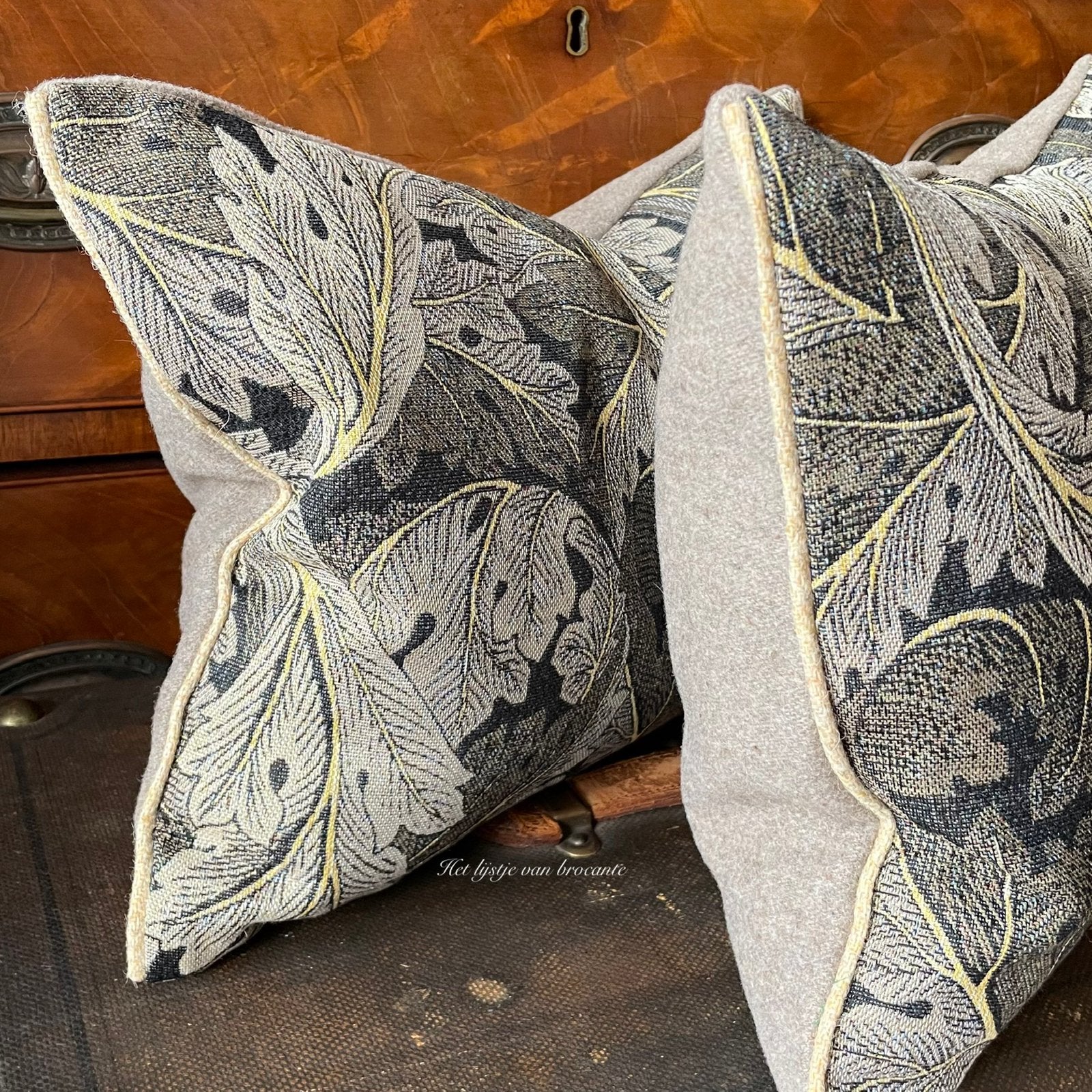 Handgemaakte kussen set William Morris Acanthus Gray/Taupe, Westdijk 41 3241 GT Middelharnis, Info@lijstjevanbrocante.nl, Ophalen of Verzenden