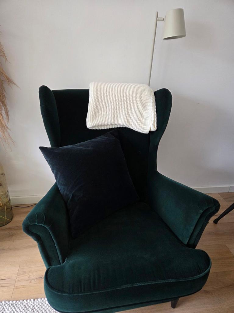 Velvet groene Ikea fauteuil, Strandmon. Zo goed als nieuw., Huis en Inrichting, Fauteuils, Ophalen, 75 tot 100 cm, Zo goed als nieuw