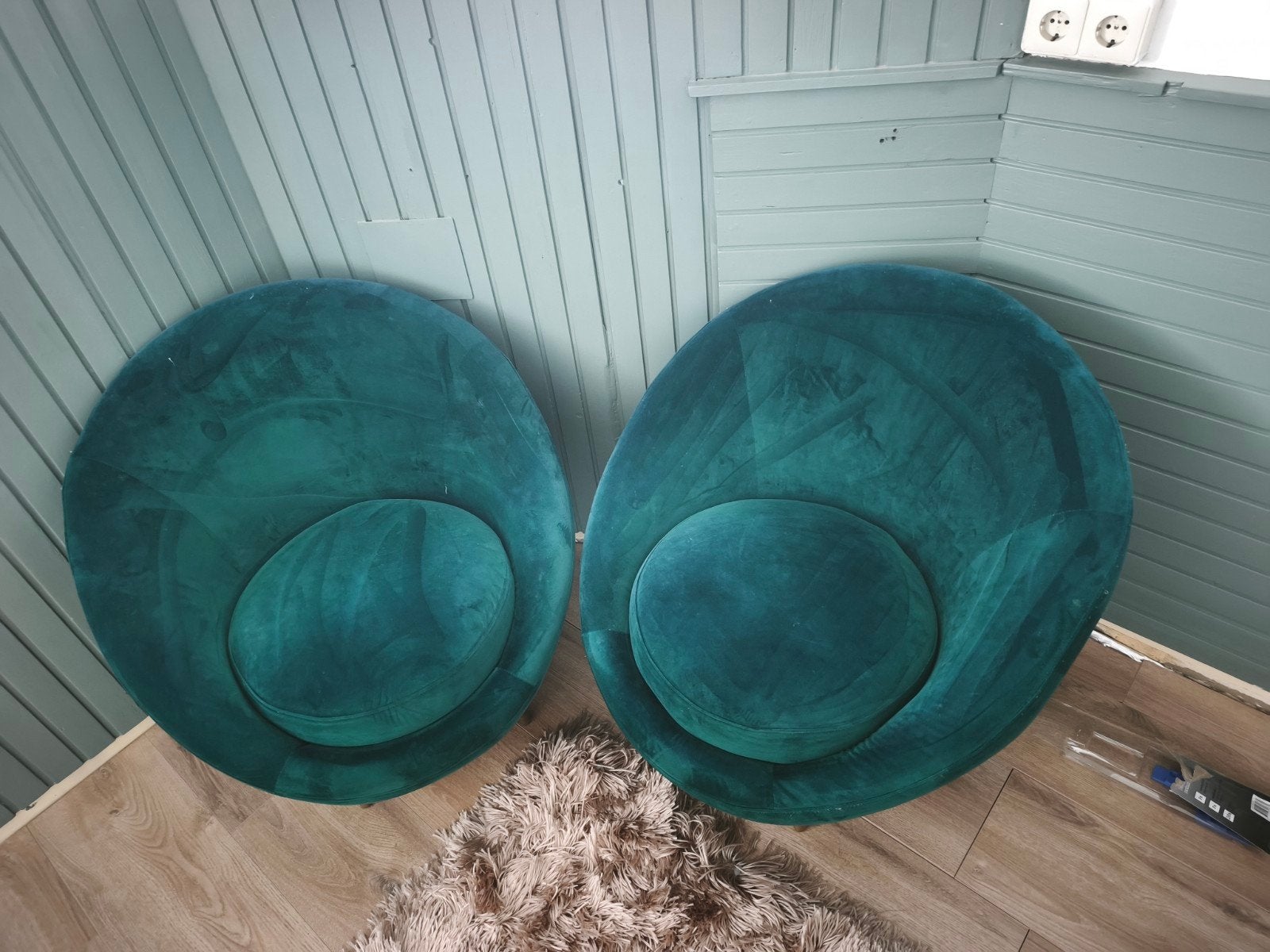 2 Groene fluwelen bankjes met gouden pootjes, Ophalen, Gebruikt, Twee, Overige kleuren