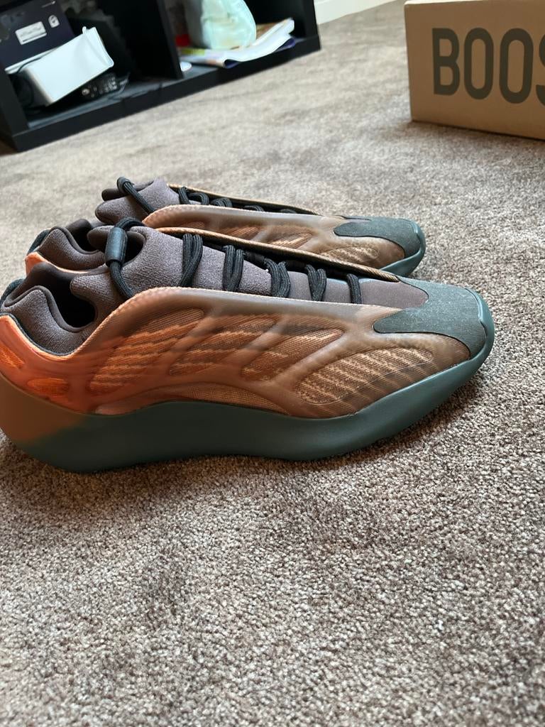 Yeezy 700 V3 Copper Fade - Maat 46 2/3 - Nieuwstaat, Kleding | Heren, Schoenen, Ophalen of Verzenden, Nieuw, Bruin, Sneakers of Gympen