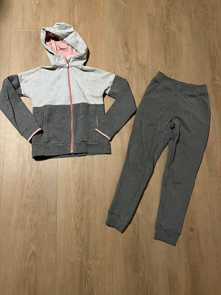 Trainingspak meisje decathlon maat 146, Ophalen of Verzenden, Zo goed als nieuw, Jongen of Meisje, Sport- of Zwemkleding