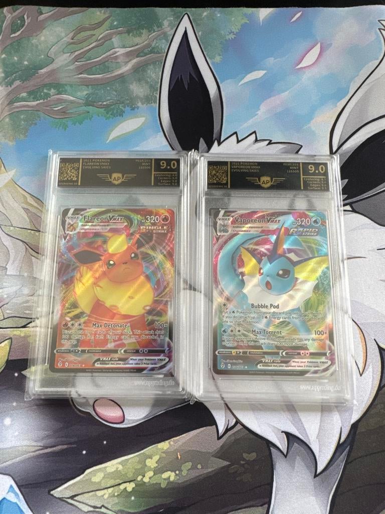 Pokémon Vaporeon VMAX & Flareon VMAX AP 9, Ophalen of Verzenden, Zo goed als nieuw, Losse kaart