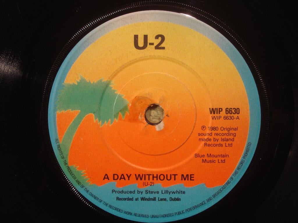 U2 7" Vinyl Single: ‘A day without me’ (UK) solid centre, Cd's en Dvd's, Vinyl Singles, 7 inch, Single, Ophalen of Verzenden, Zo goed als nieuw