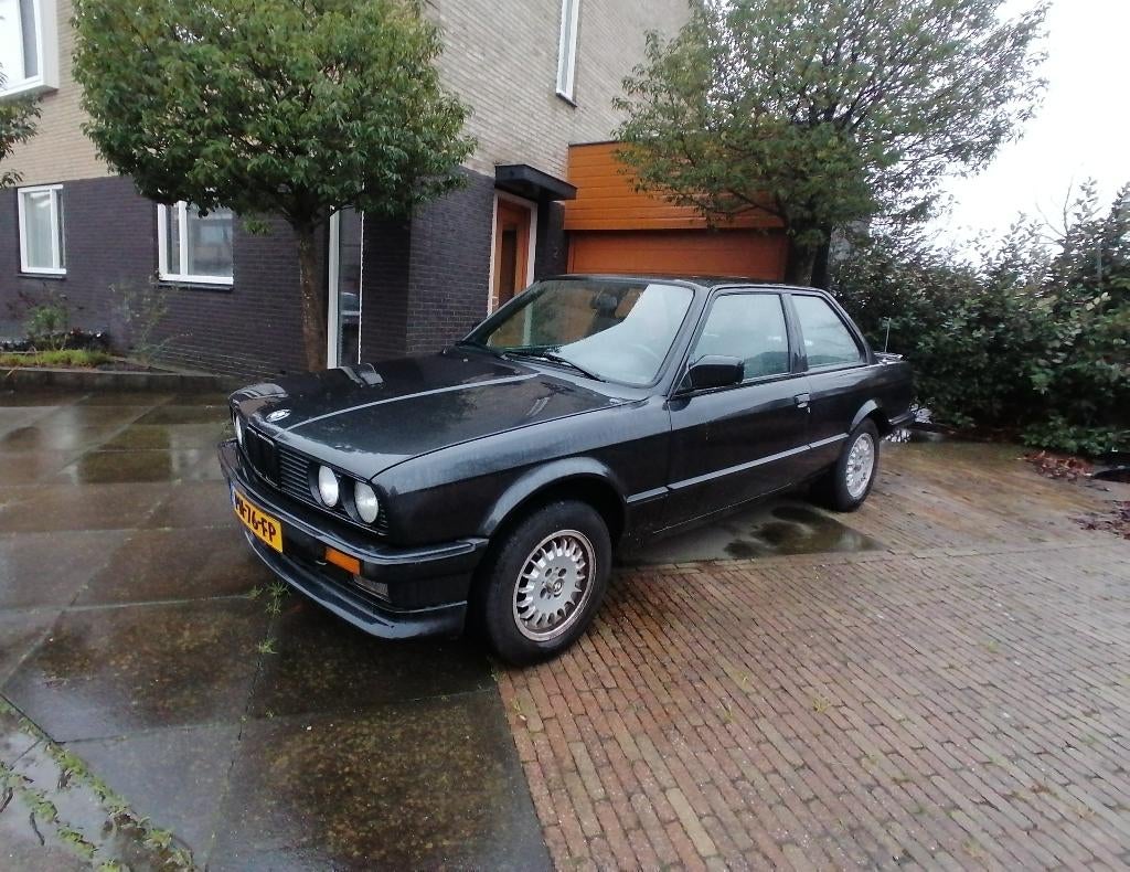 BMW 3-Serie 2.0 I 320 1986 Zwart, Auto's, BMW, Particulier, 3-Serie, ABS, Boordcomputer, Lichtmetalen velgen, Metallic lak, Mistlampen