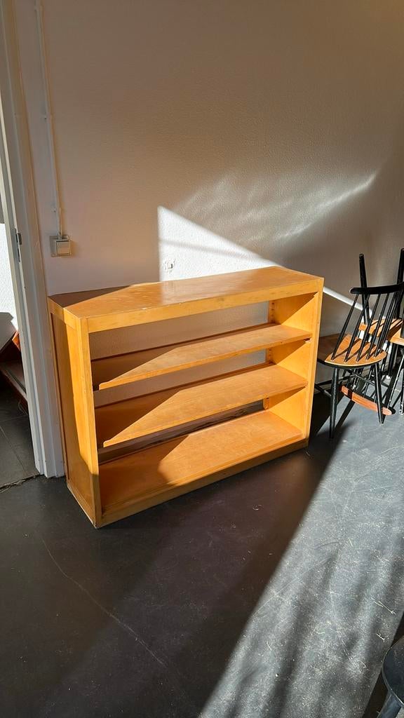 Vintage berkenhouten school boekenkast, Ophalen, Met plank(en), Gebruikt, 100 tot 150 cm