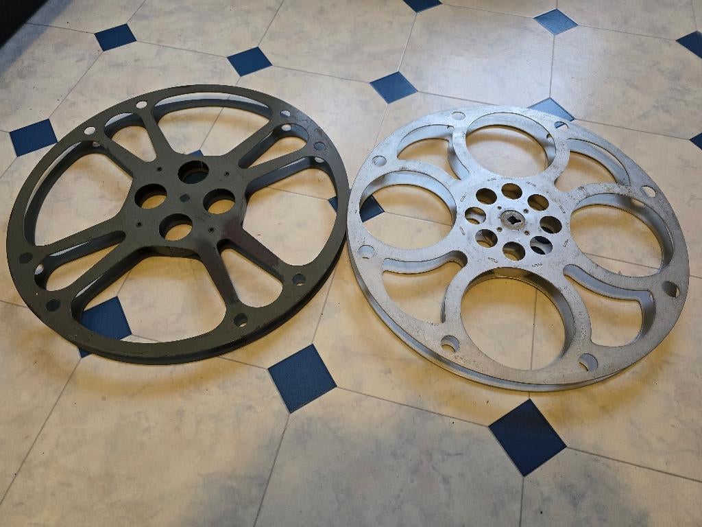 16 mm 500 meter matalen spoelen., Audio, Tv en Foto, Filmrollen, Ophalen of Verzenden, 16mm film