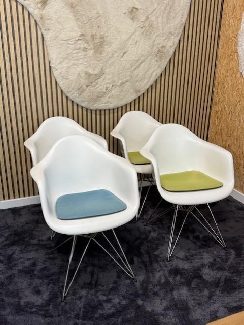 Design stoelen | Vitra look | Set van 4 (zie foto´s), Kunststof, Gebruikt, Wit, Ophalen of Verzenden