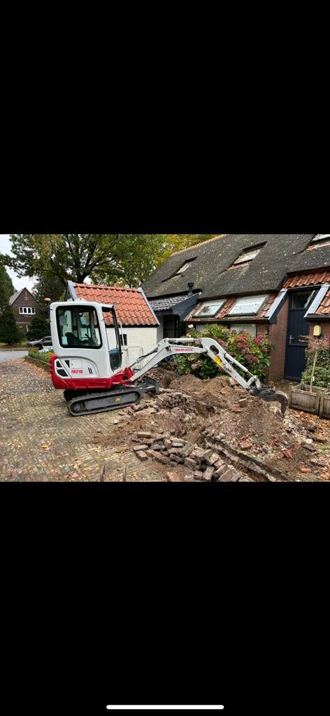 Minikraan met machinist