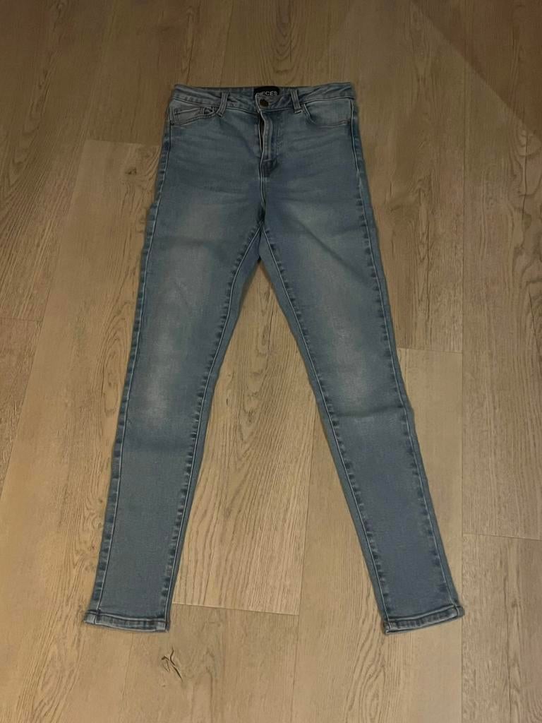 Pieces blauwe skinny jeans dames maat M / 36 / 38 - 32, Ophalen of Verzenden, Gedragen, Blauw, W28 - W29 (confectie 36)