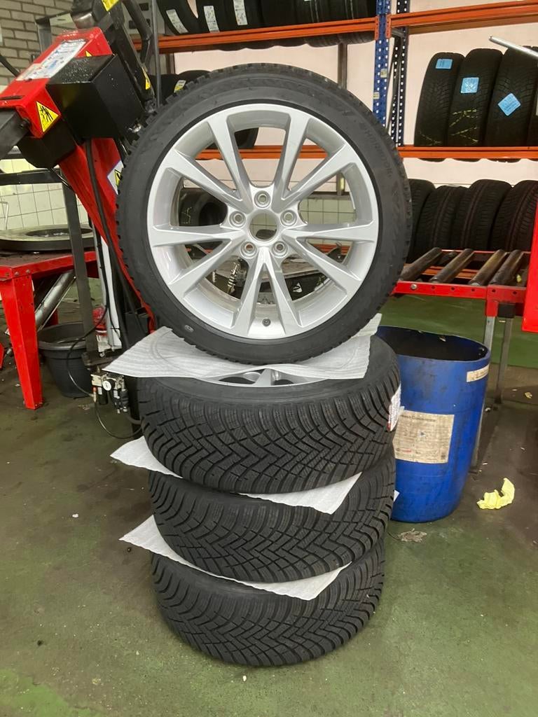 17 inch originele Audi A3 velgen met winterbanden - NIEUW, Auto-onderdelen, Banden en Velgen, Banden en Velgen, Zomerbanden, 17 inch
