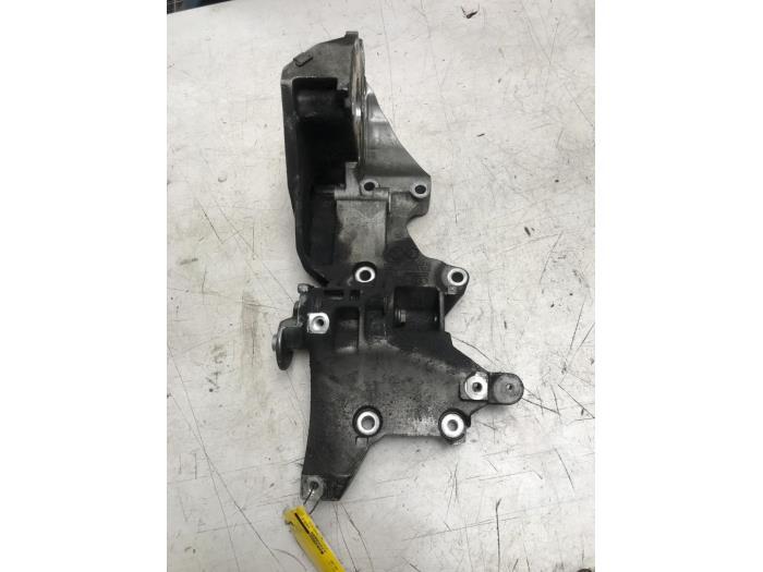 Dynamosteun boven van een Volkswagen Touran, Gebruikt, -, Volkswagen, -