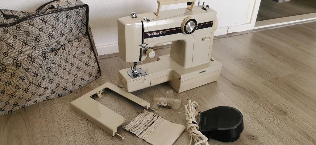 Naaimachine VENDOMATIC 147 werkt goed, Hobby en Vrije tijd, Naaimachines en Toebehoren, Ophalen of Verzenden, Zo goed als nieuw