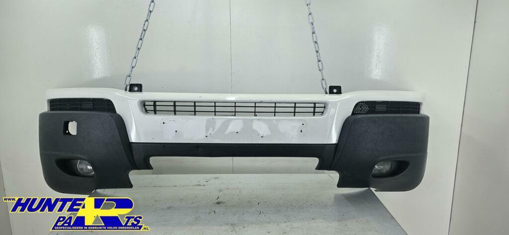 Voorbumper Wit 614 kleurcode Volvo XC90 I ('02-'05), Gebruikt, Voor, Ophalen of Verzenden, Volvo