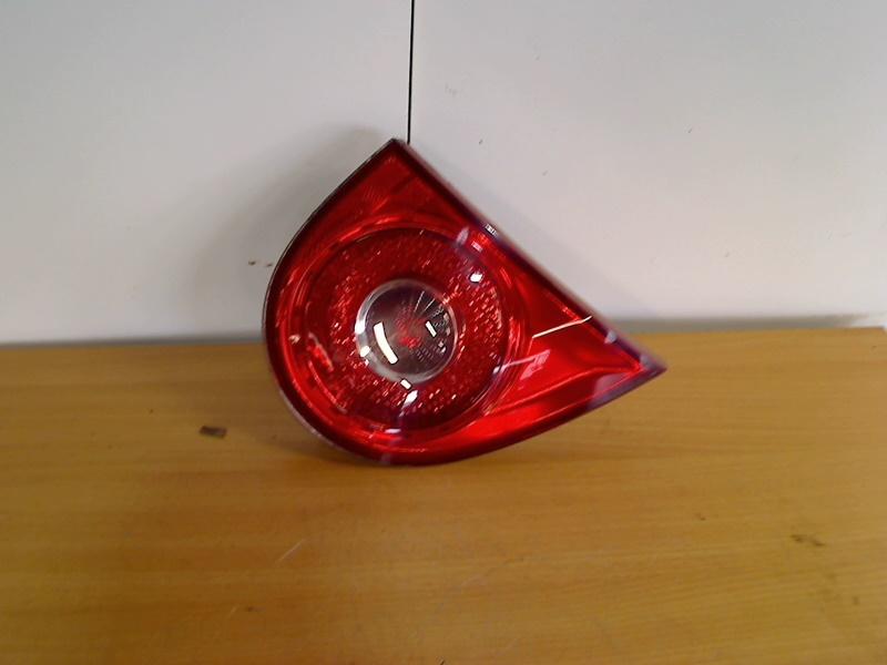 Achterlicht Links Binnen Volkswagen Golf V (1K1) 2004, Gebruikt, Volkswagen, Volkswagen AG, Kundenbetreuung@volkswagen.de