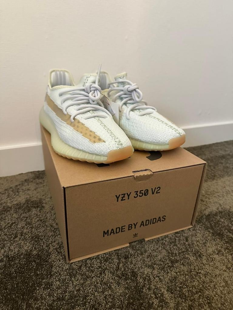 Yeezy 350 boost Hyperspace, Wit, Nieuw, Ophalen of Verzenden, Sneakers of Gympen