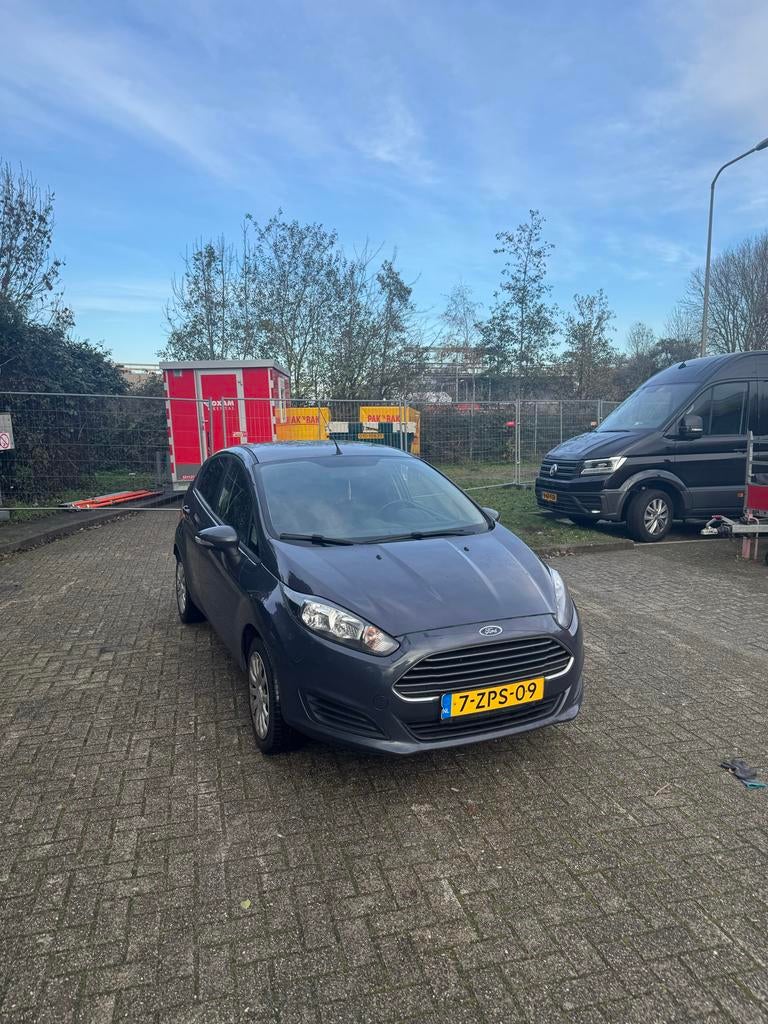 Ford Fiësta 1.0 59KW/80PK 5D 2013 Blauw, Auto's, Voorwielaandrijving, 40 €/maand, 525 kg, 23 km/l