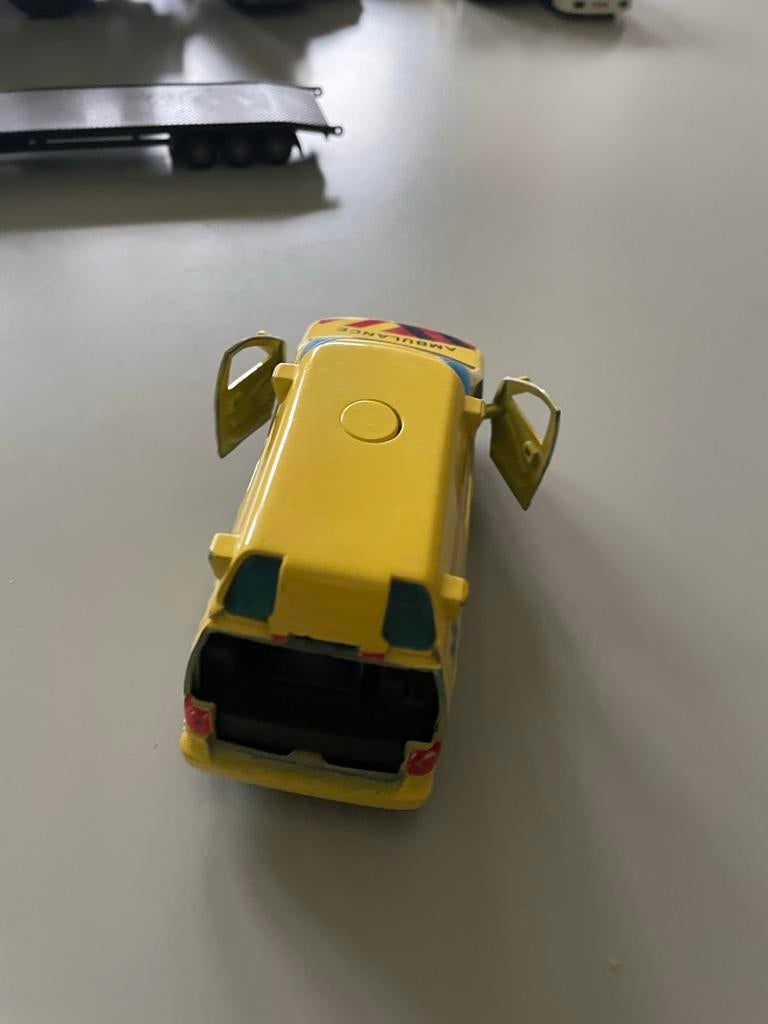 Ambulance Speelgoedauto met Sirene, Ophalen, Zo goed als nieuw, Auto, Overige merken