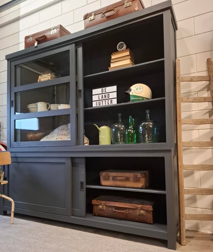 Vintage/Industriële antraciet-grijze schoolkast, buffetkast, Huis en Inrichting, Kasten | Buffetkasten, 200 cm of meer, Ophalen of Verzenden
