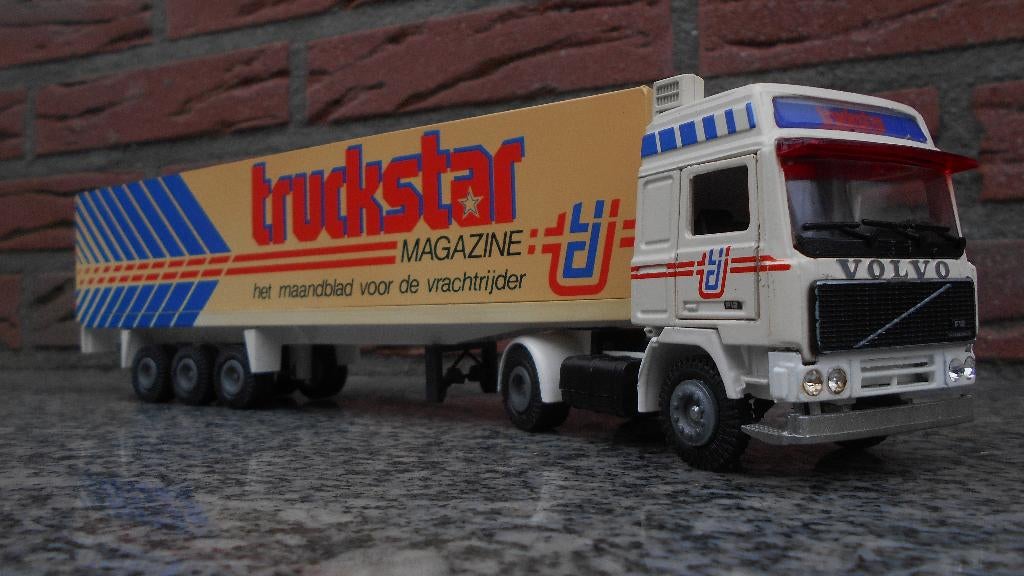 MOOI oudje Truckstar Magazine Volvo F12 Globetrotter 1/50, Hobby en Vrije tijd, Modelauto's | 1:50, Ophalen of Verzenden, Gebruikt
