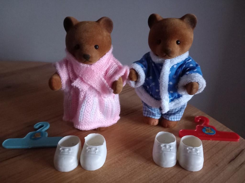 Sylvanian families/Bärenwald bruine beren winterkleding, Ophalen of Verzenden, Zo goed als nieuw, Popje