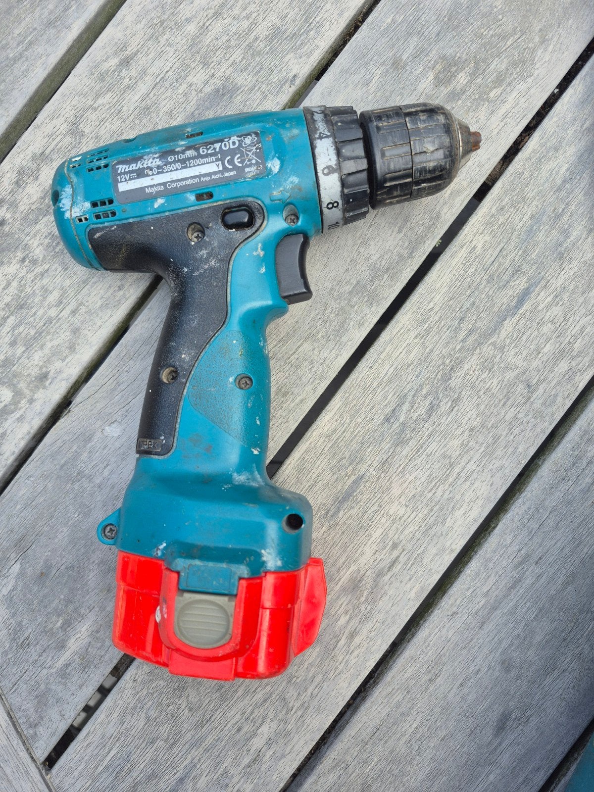 Makita Boor- en Schroefmachine 6270D met lader en koffer, Doe-het-zelf en Verbouw, Gereedschap | Boormachines, Gebruikt, Variabele snelheid