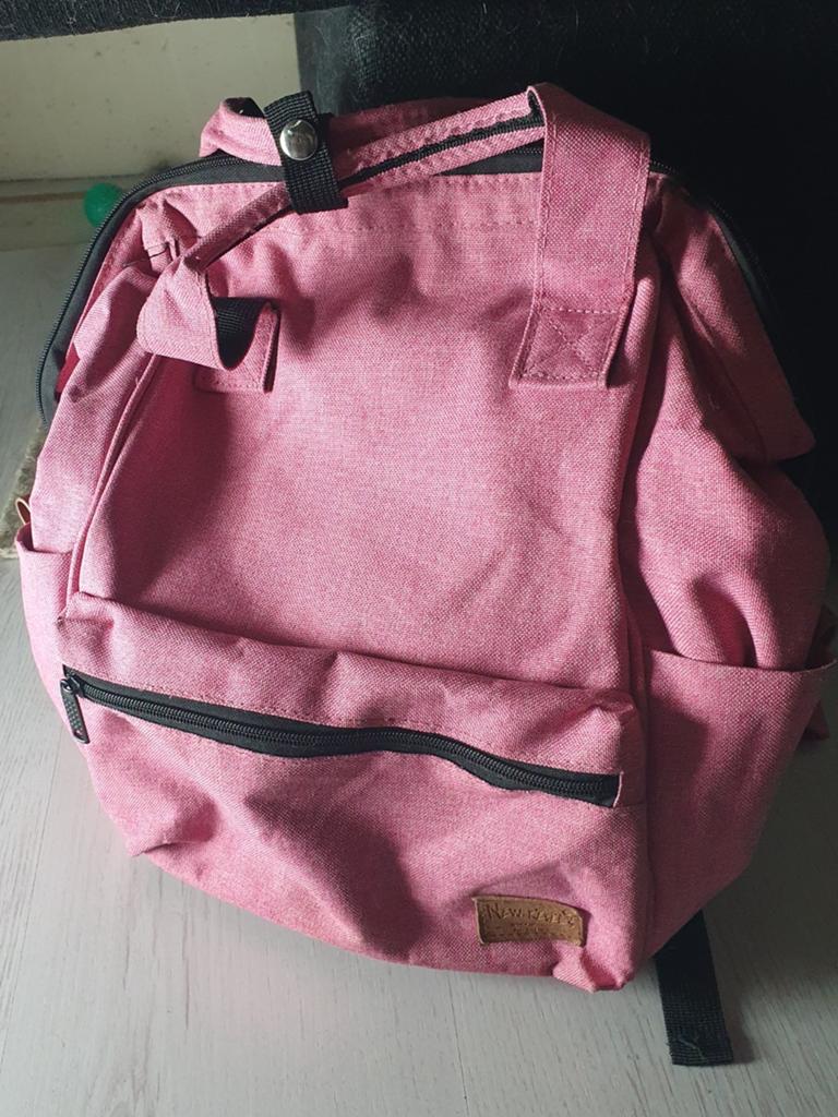 New Rebels rugtas - Zo goed als nieuw, Sieraden, Tassen en Uiterlijk, Tassen | Rugtassen, Zo goed als nieuw, Overige merken, 25 tot 40 cm