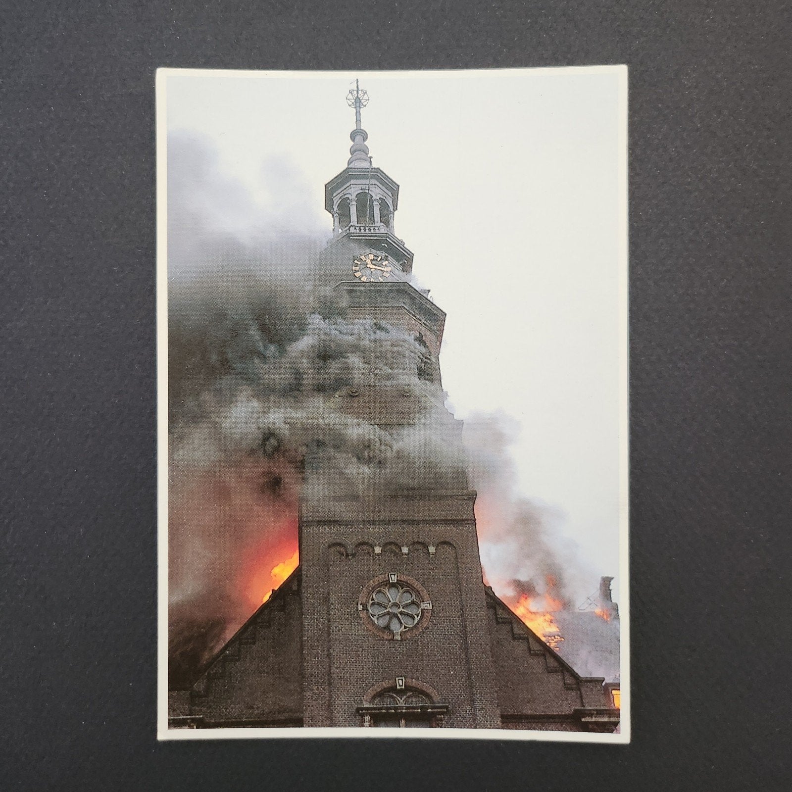 Ansichtkaart Muiderkerk in brand, Verzenden, Noord-Holland