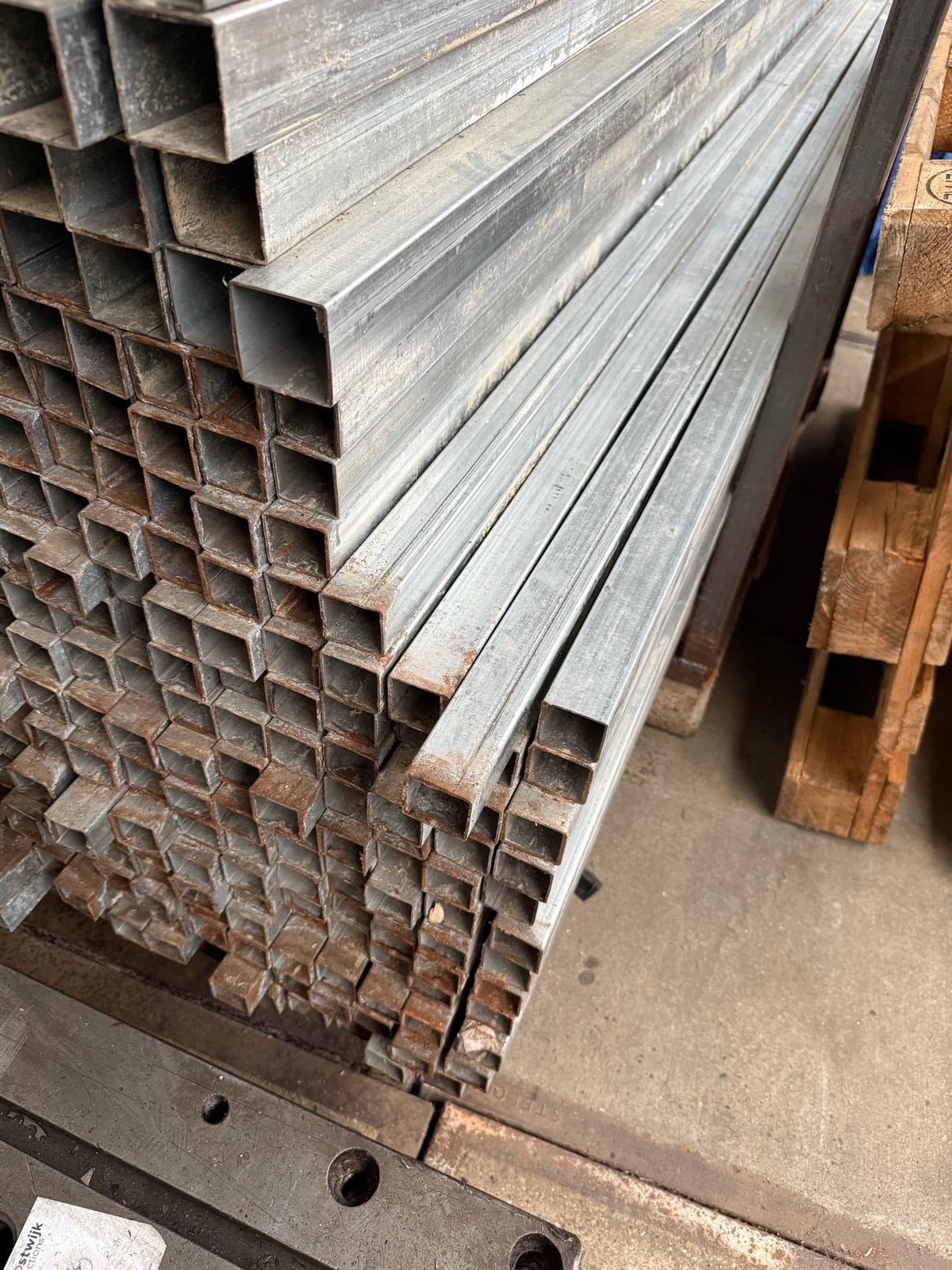 SCHERP GEPRIJSDE KOKERPROFIELEN, Doe-het-zelf en Verbouw, Metalen, Ophalen, Zo goed als nieuw, IJzer