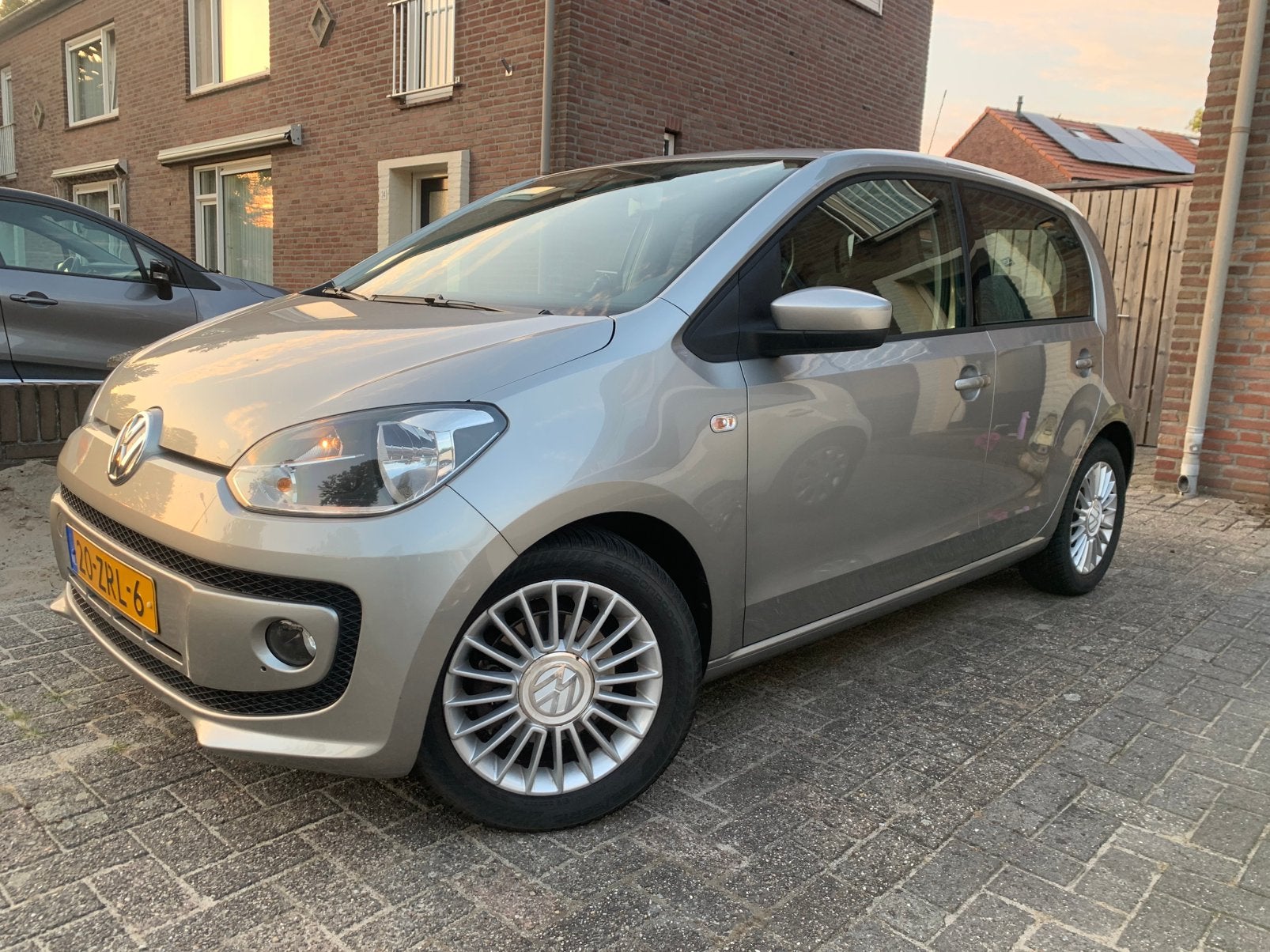 VW high up!  /5 deurs/ NAP /airco, Voorwielaandrijving, Stof, Up!, 840 kg